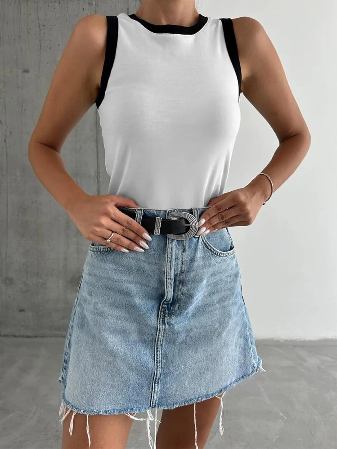 Fisoew Womens Summer Tank Tops Casual Slim Fit Sleeveless Color Block Crew Neck Workout Tees