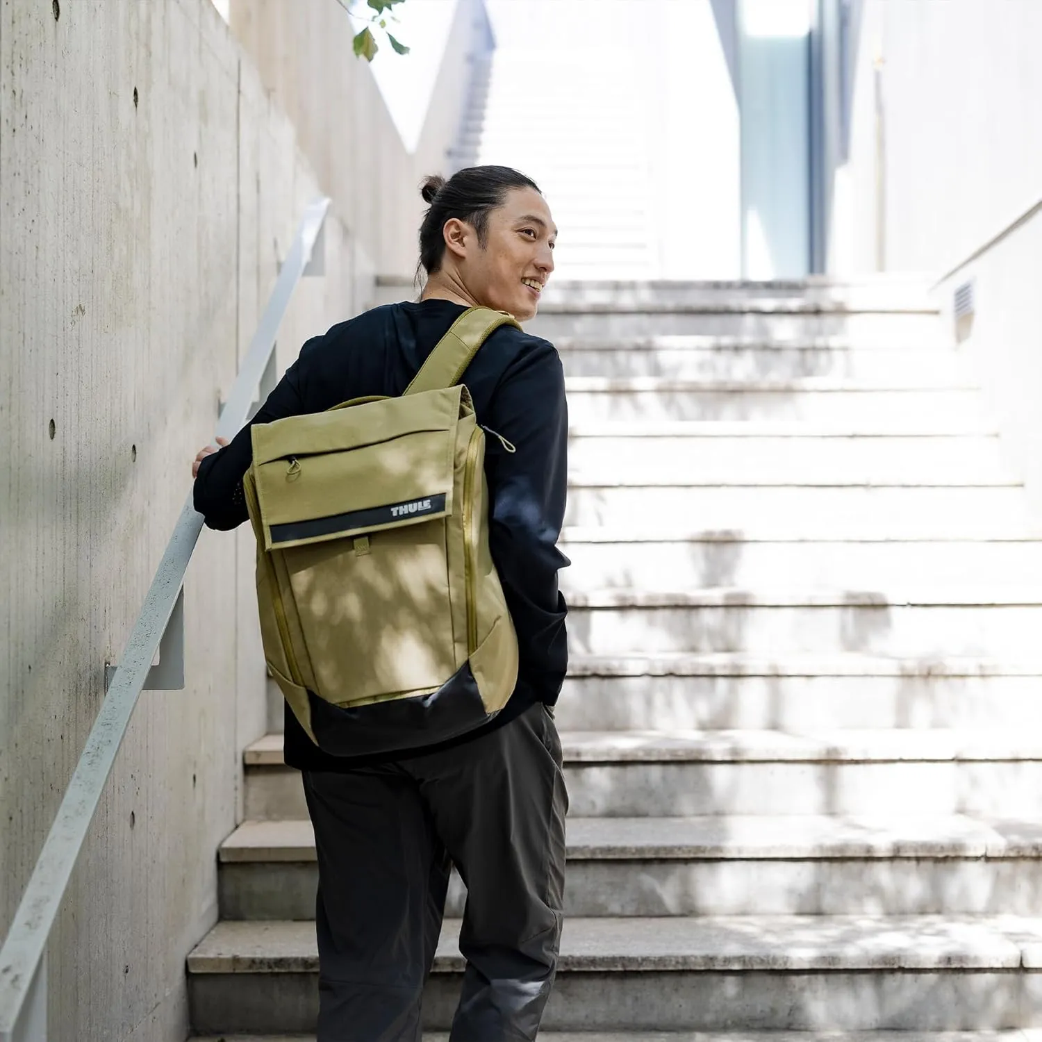 Thule Paramount 27L Backpack - Commuter Backpack - Padded Pocket fits 16" laptops, Black